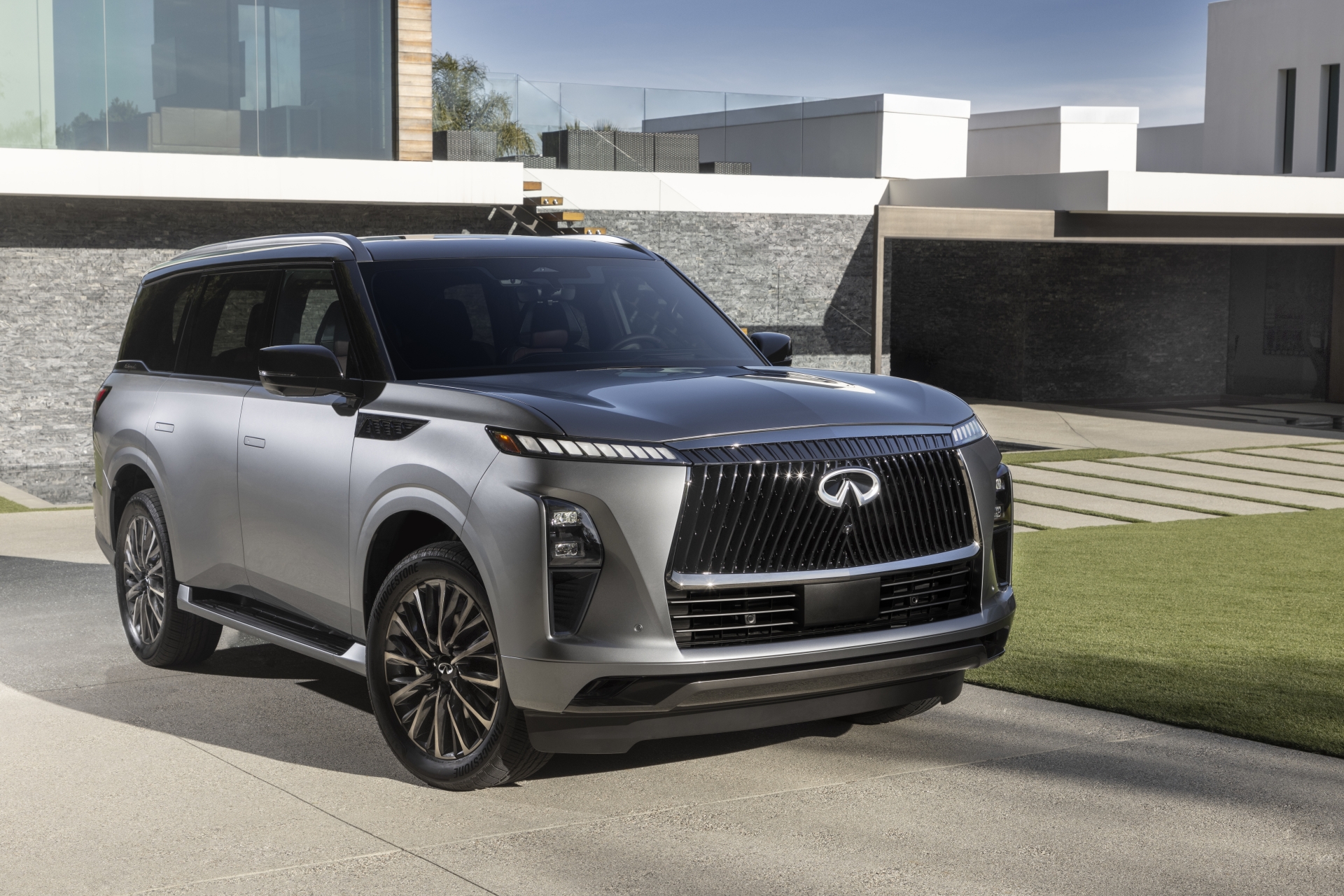 2025 INFINITI QX80 Launched in Japan