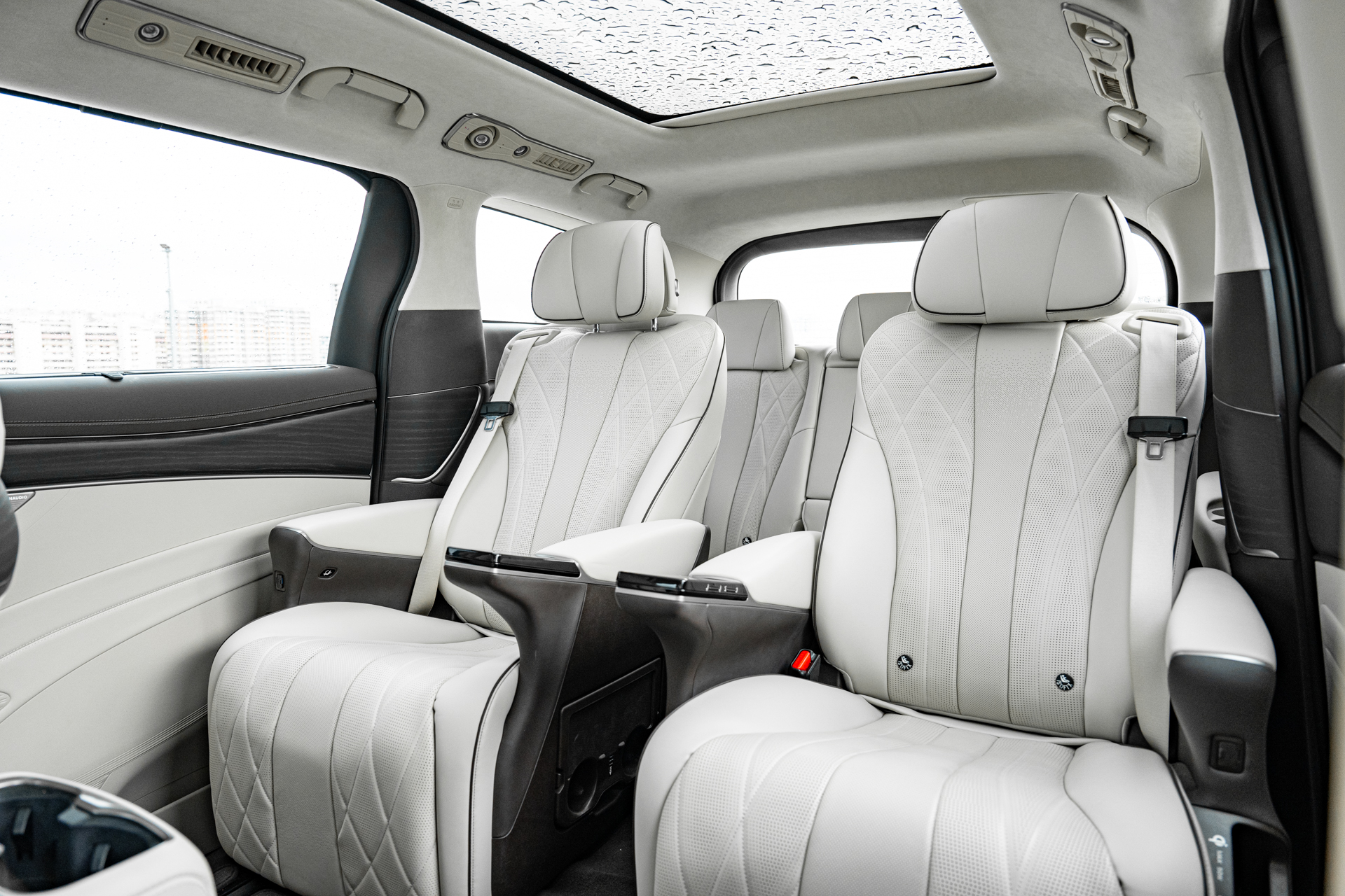 Denza D9 Grandeur seats