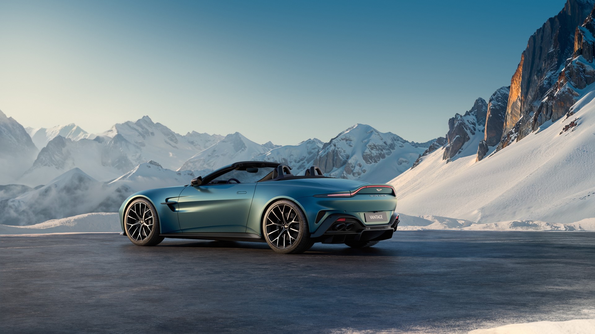 Aston Martin Debuts New Vantage Roadster