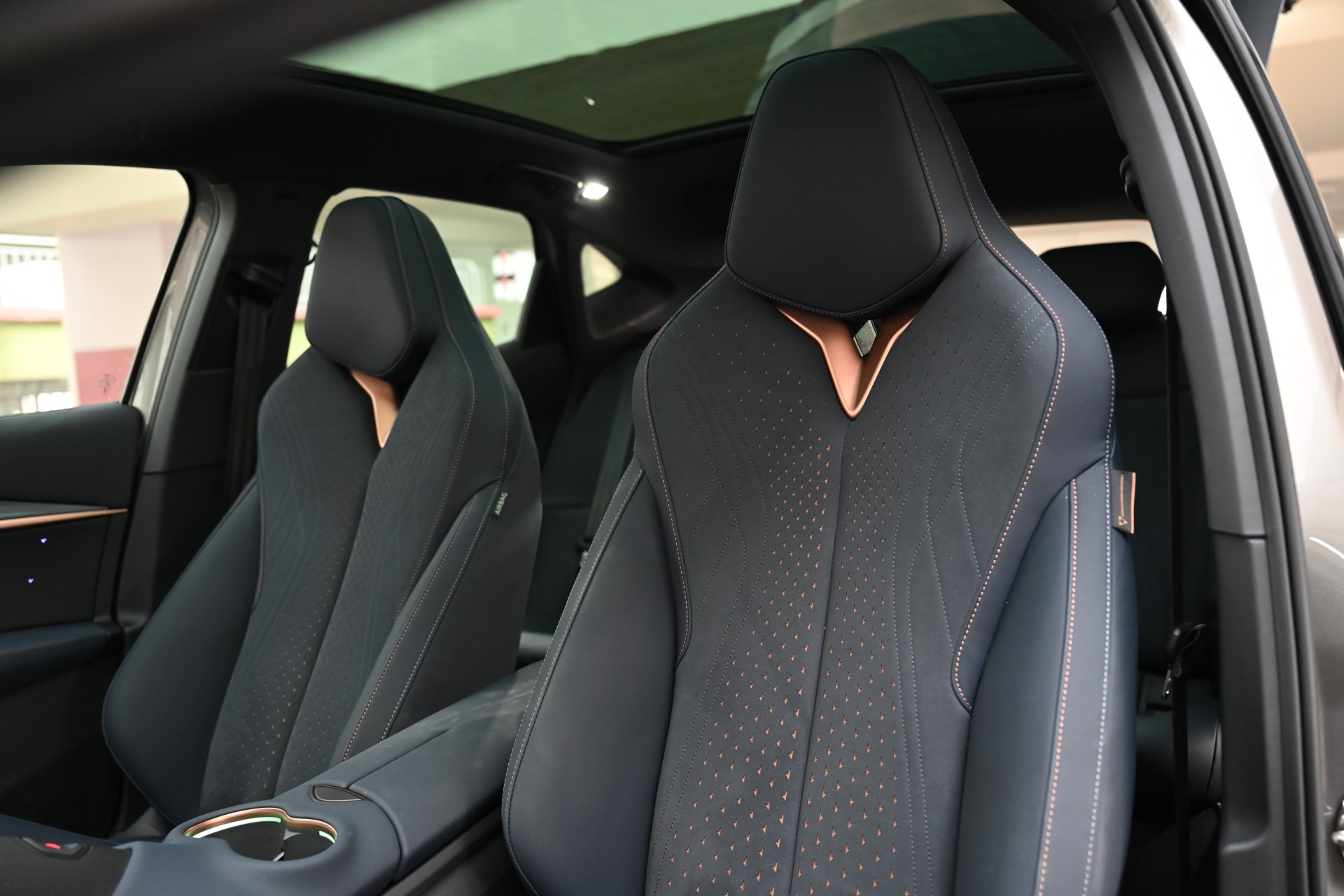 Cupra Tavascan front seats