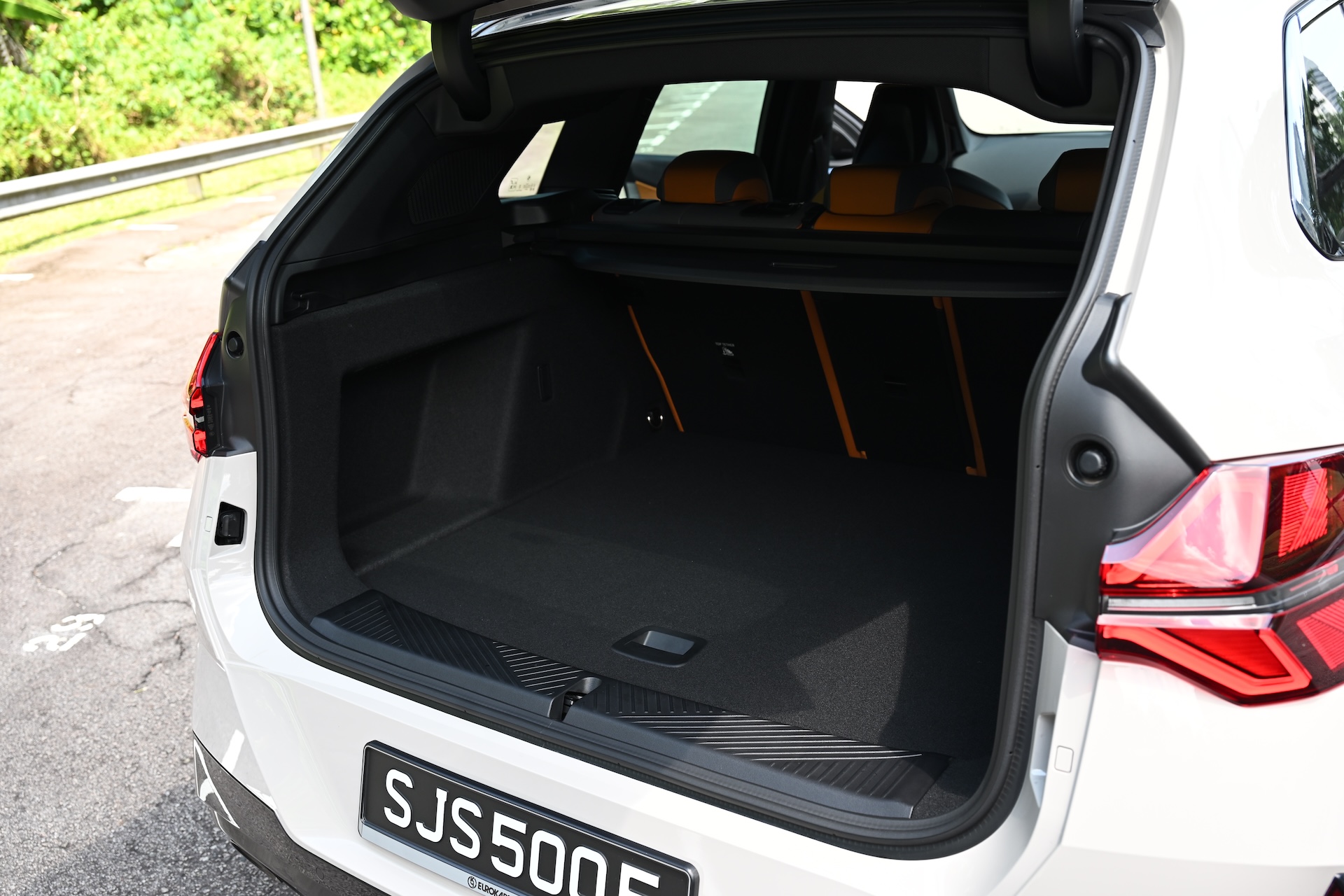 BMW X3 M50 boot