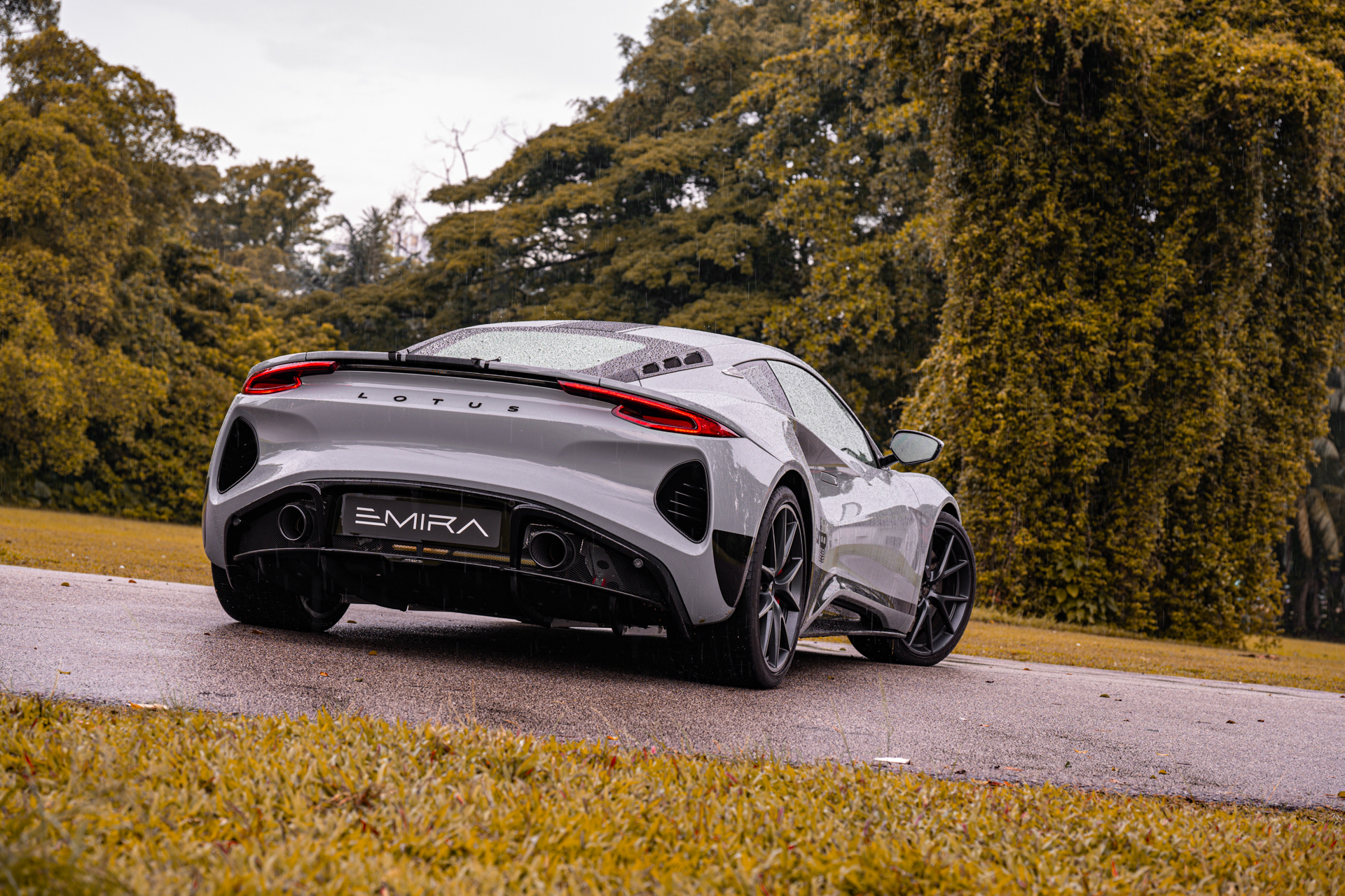 Lotus Emira Turbo SE