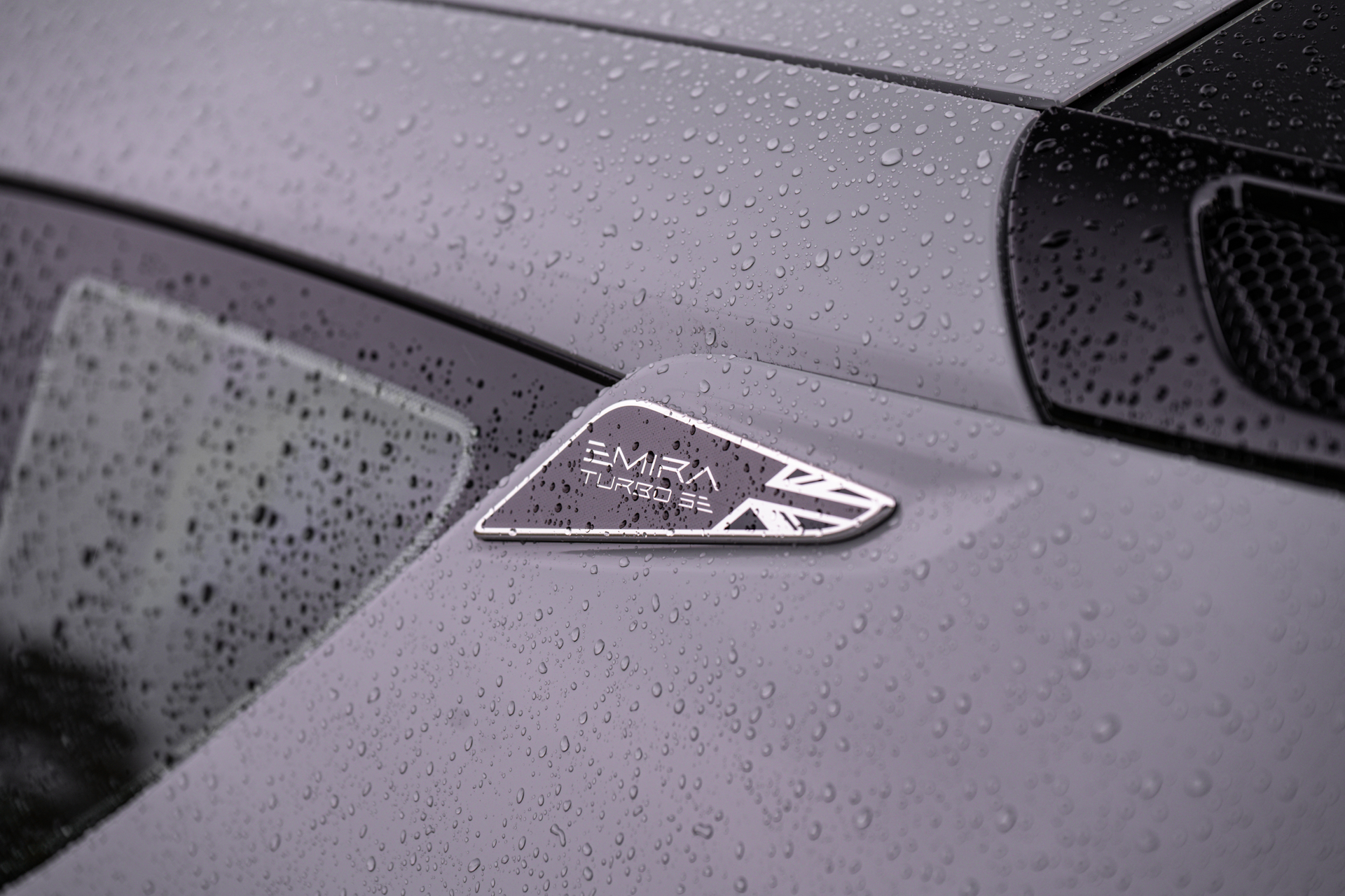 Lotus Emira Turbo SE badge