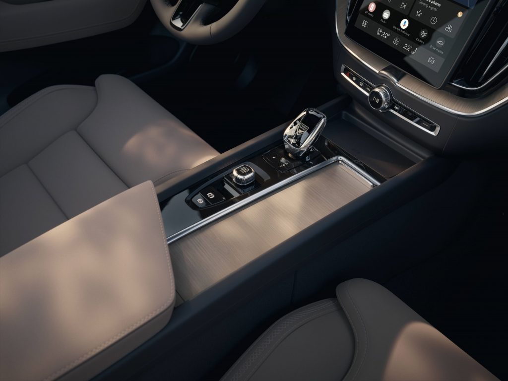 2025 Volvo XC60 centre console