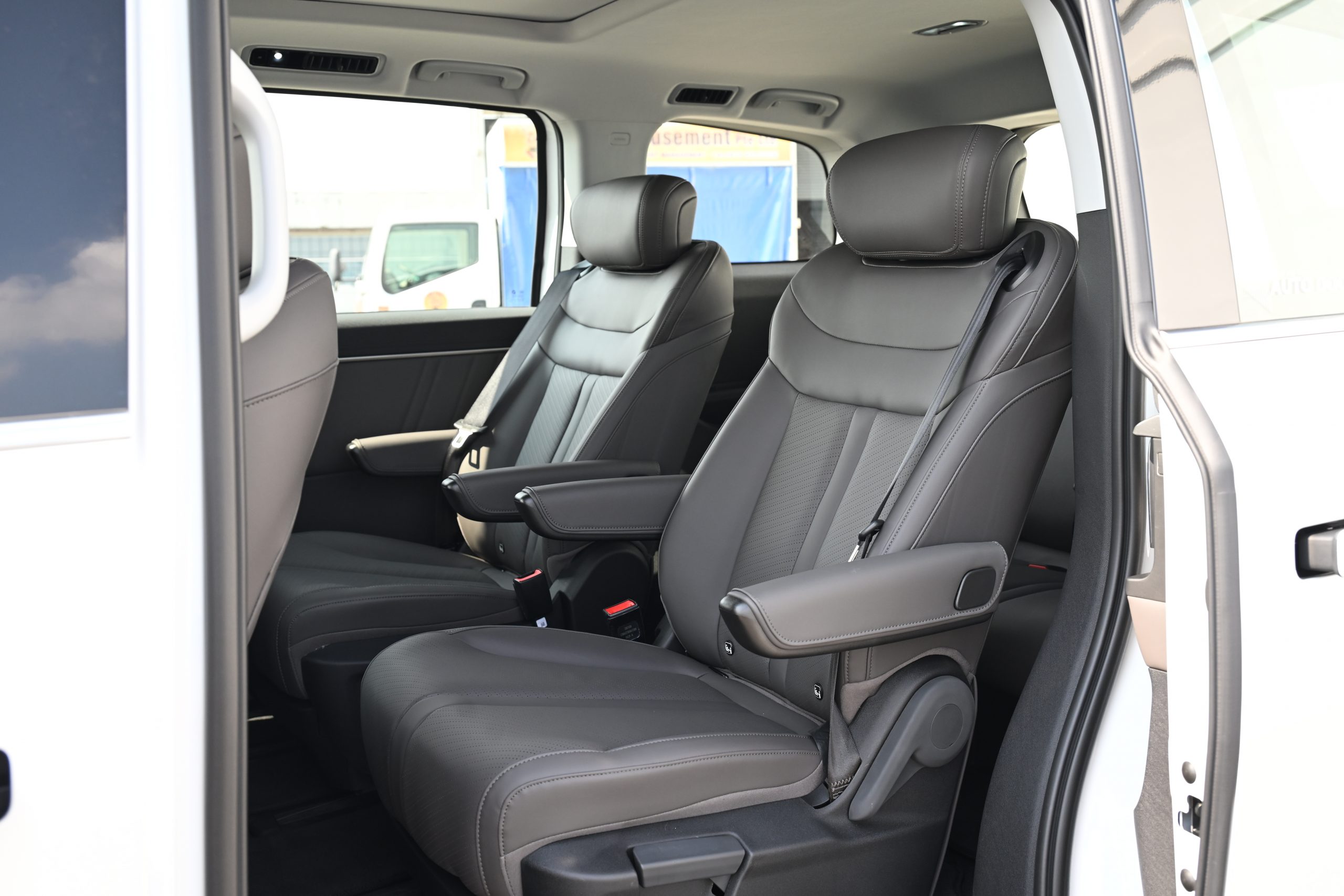 Maxus MIFA 7 second row