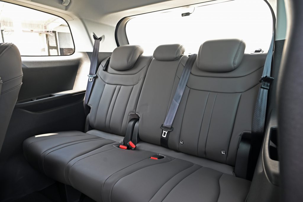 Maxus MIFA 7 third row