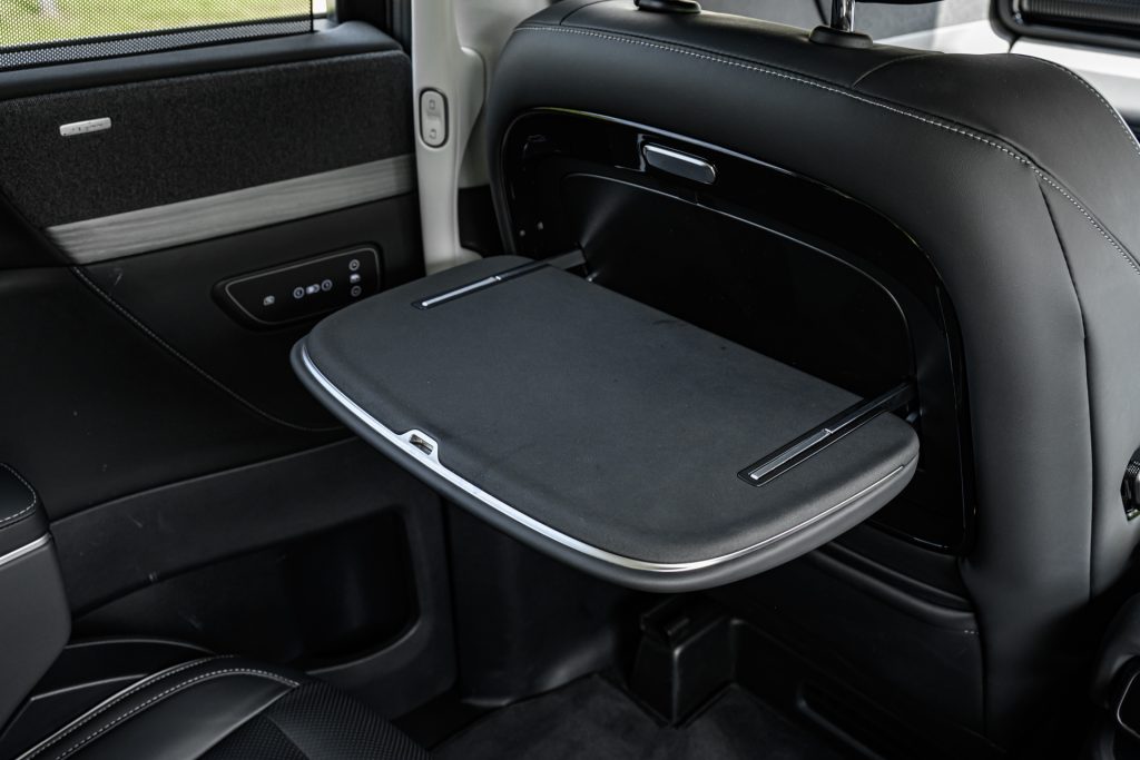 XPeng X9 tray table