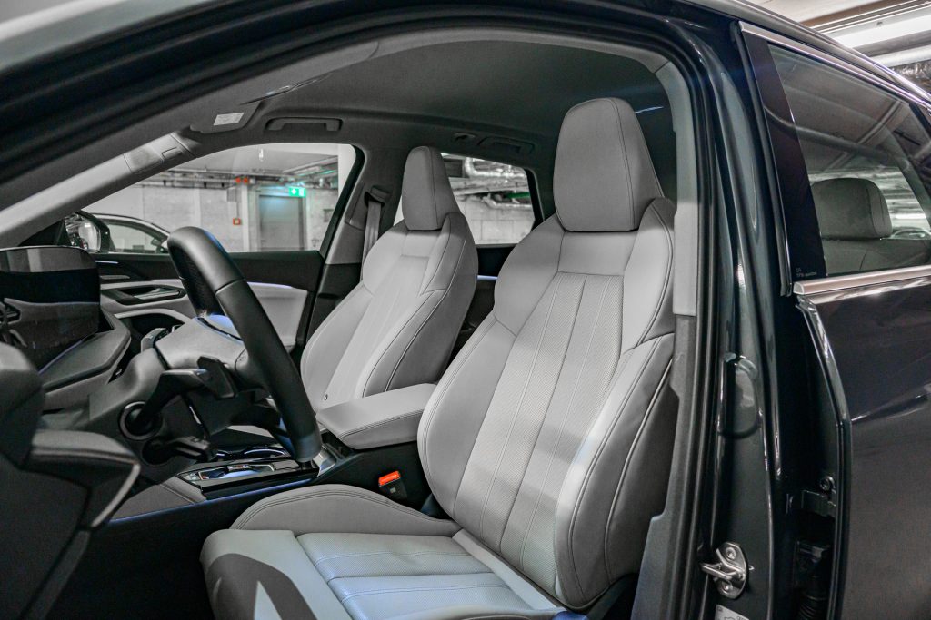 Audi Q5 Quattro front seats