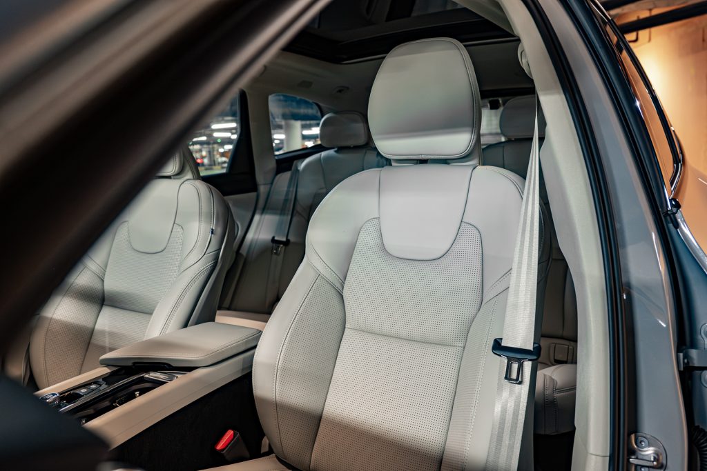 Volvo XC60 front seats