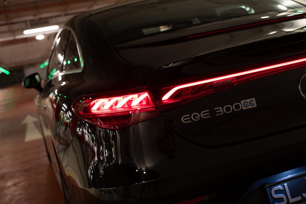 Mercedes-Benz EQE 300