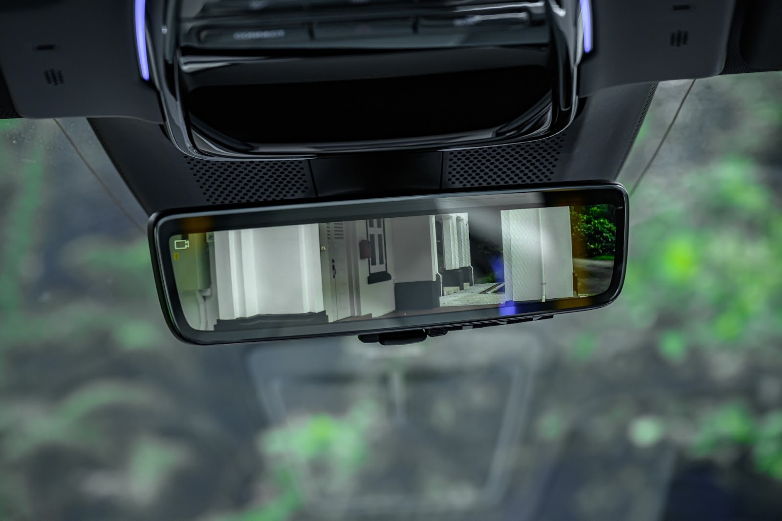 Polestar 4 digital rear-view mirror
