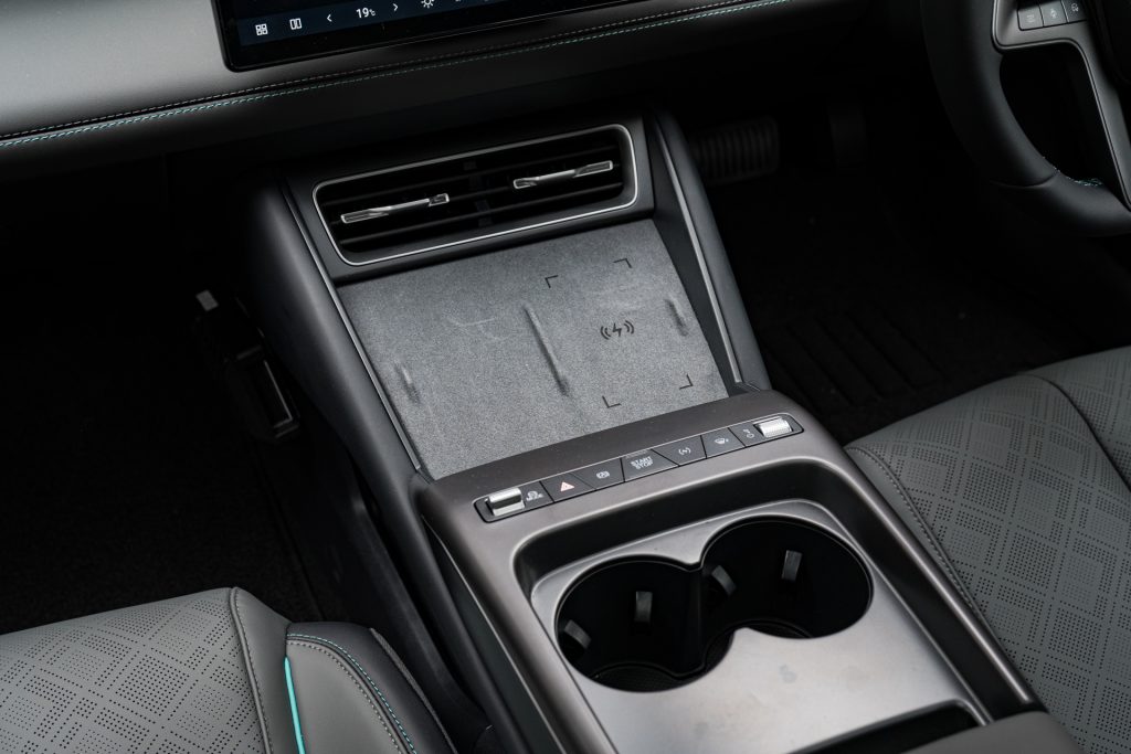 BYD Seal 6 wireless charger