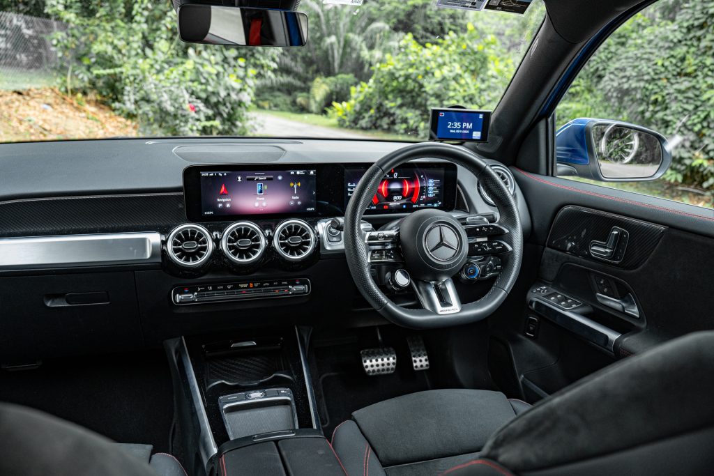 Mercedes-AMG GLB 35 cabin