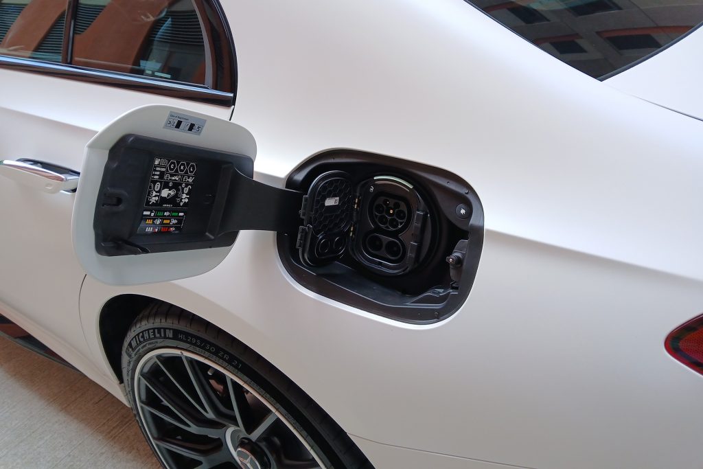 Mercedes-AMG E53 DC charger