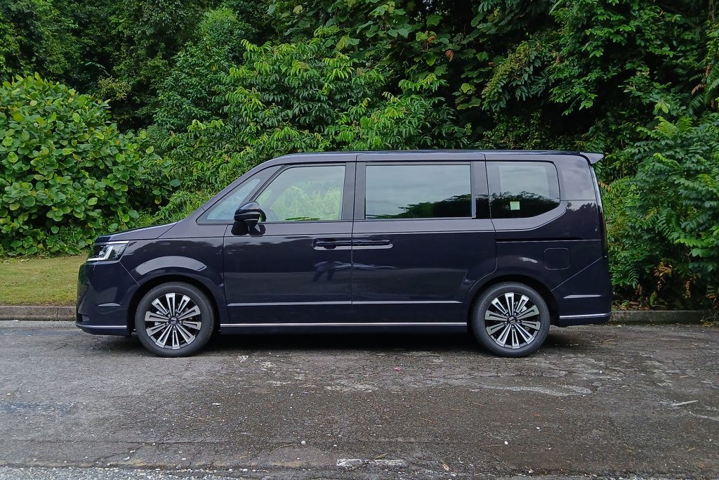Honda StepWgn Hybrid 2.0 Spada