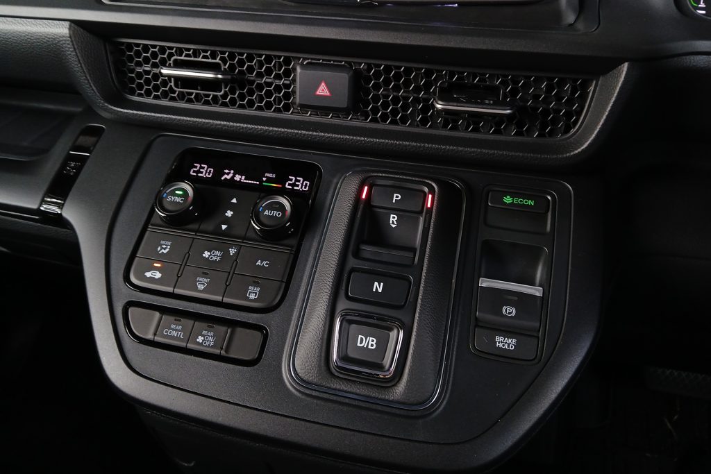 Honda StepWgn Hybrid 2.0 Spada gear selector