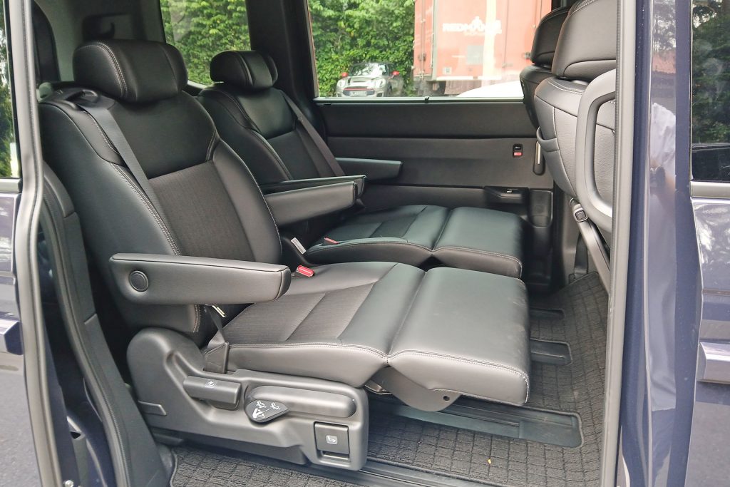 Honda StepWgn Hybrid 2.0 Spada second row seats