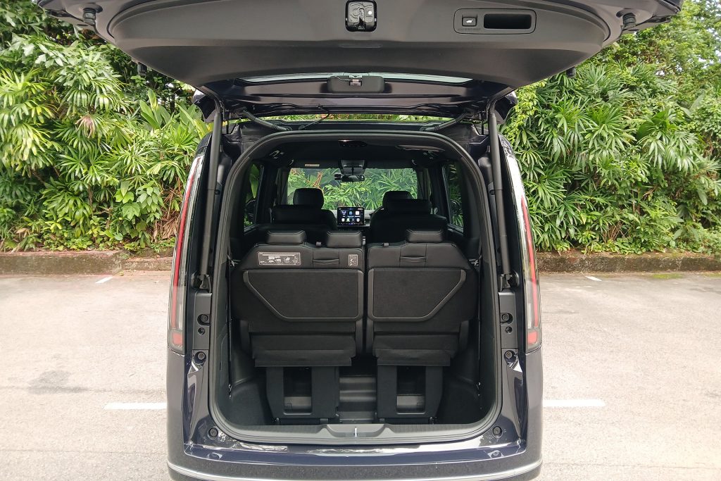 Honda StepWgn Hybrid 2.0 Spada boot space