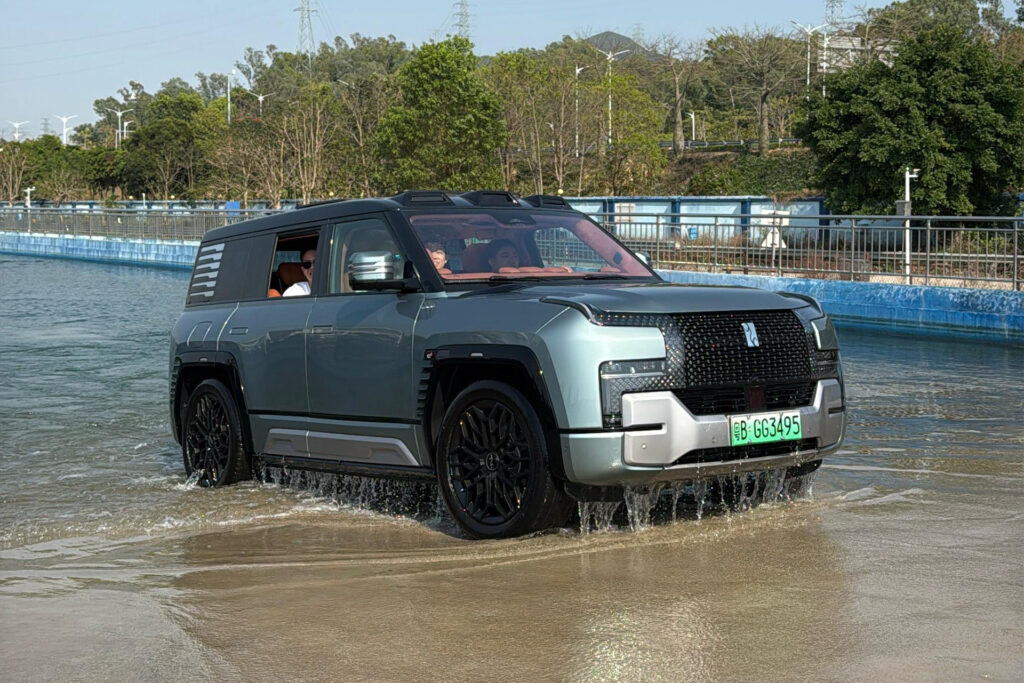 Yangwang U8
