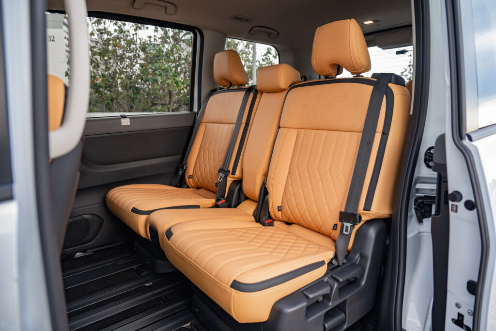 Nissan Serena e-POWER Hybrid Smart 8 second row