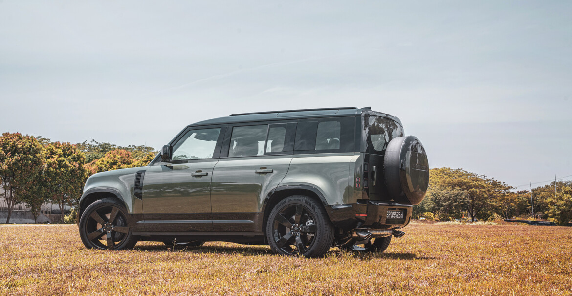Main SUV photo fo Defender
