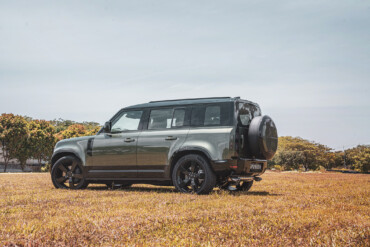 Main SUV photo fo Defender