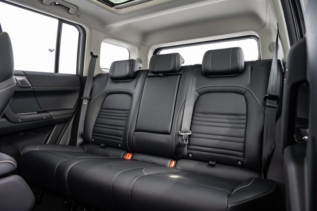 Jaecoo J6 RWD rear seats