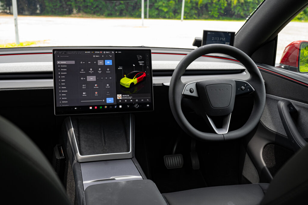 Tesla Model Y Long Range RWD screen