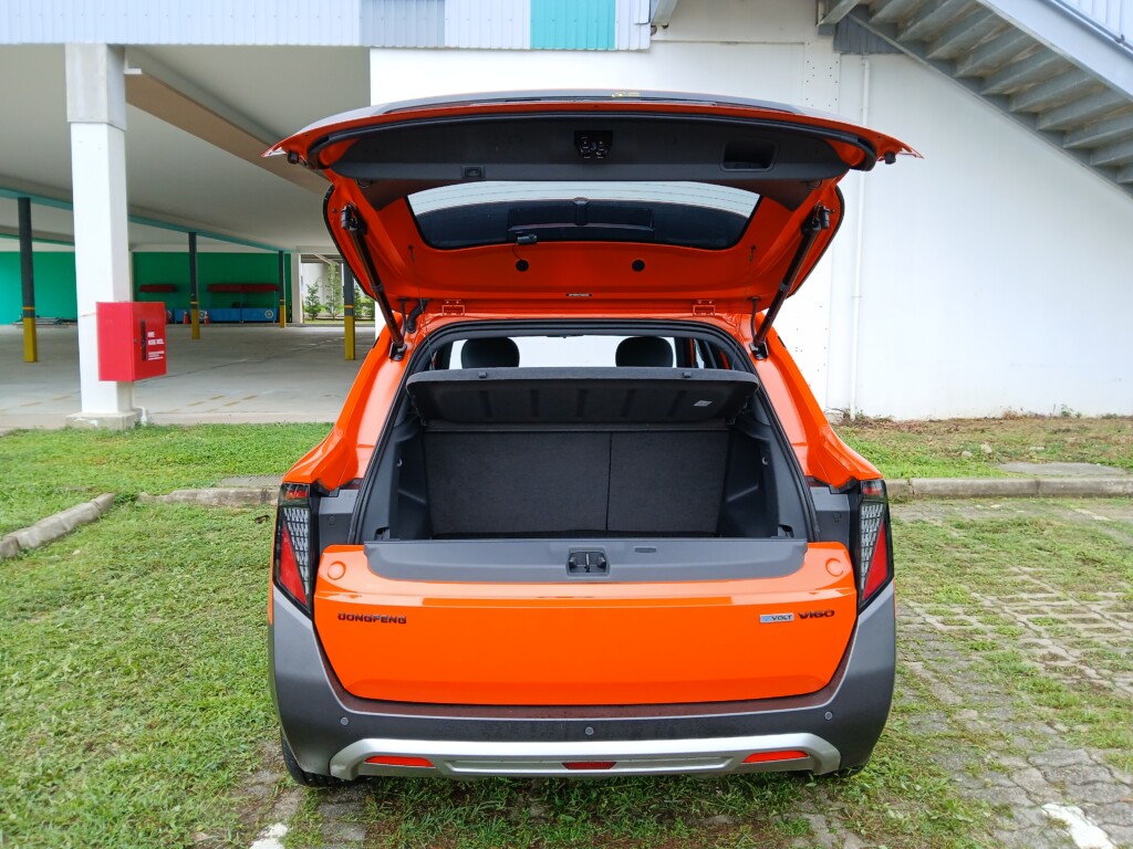Dongfeng Vigo boot and split tailgate