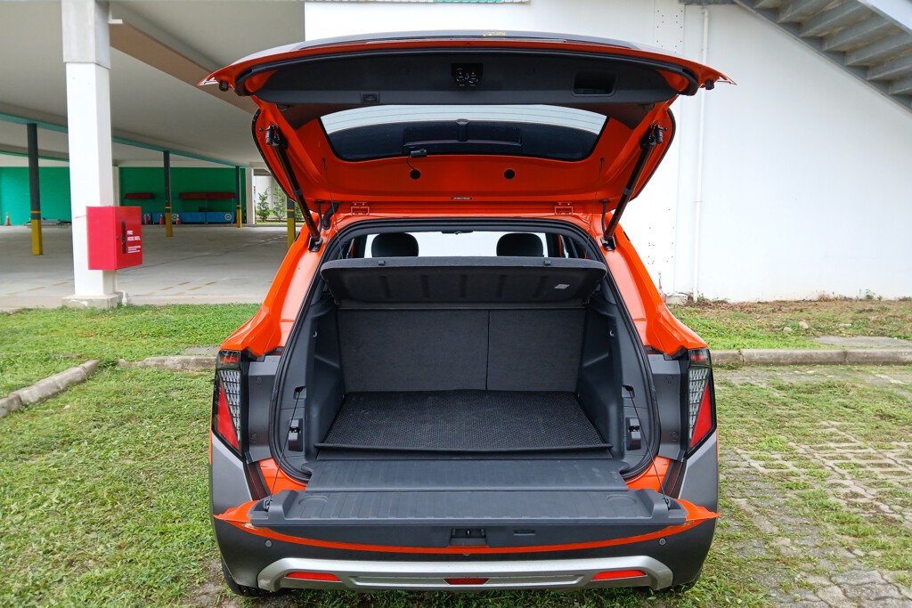 Dongfeng Vigo boot and split tailgate