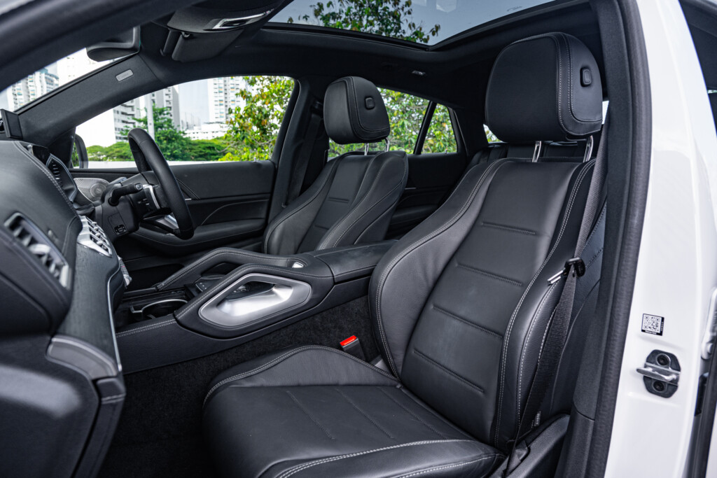 Mercedes-Benz GLE400e Coupe front seats
