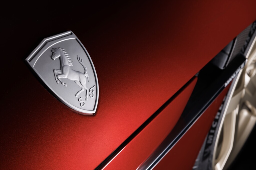 Ferrari 12Cilindri Manuale shield