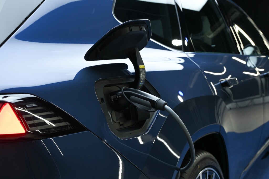 BMW iX3 charging