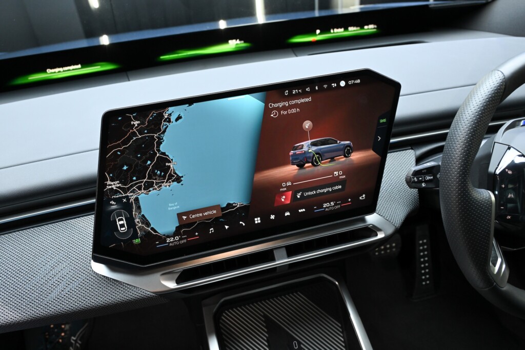 BMW iX3 screen