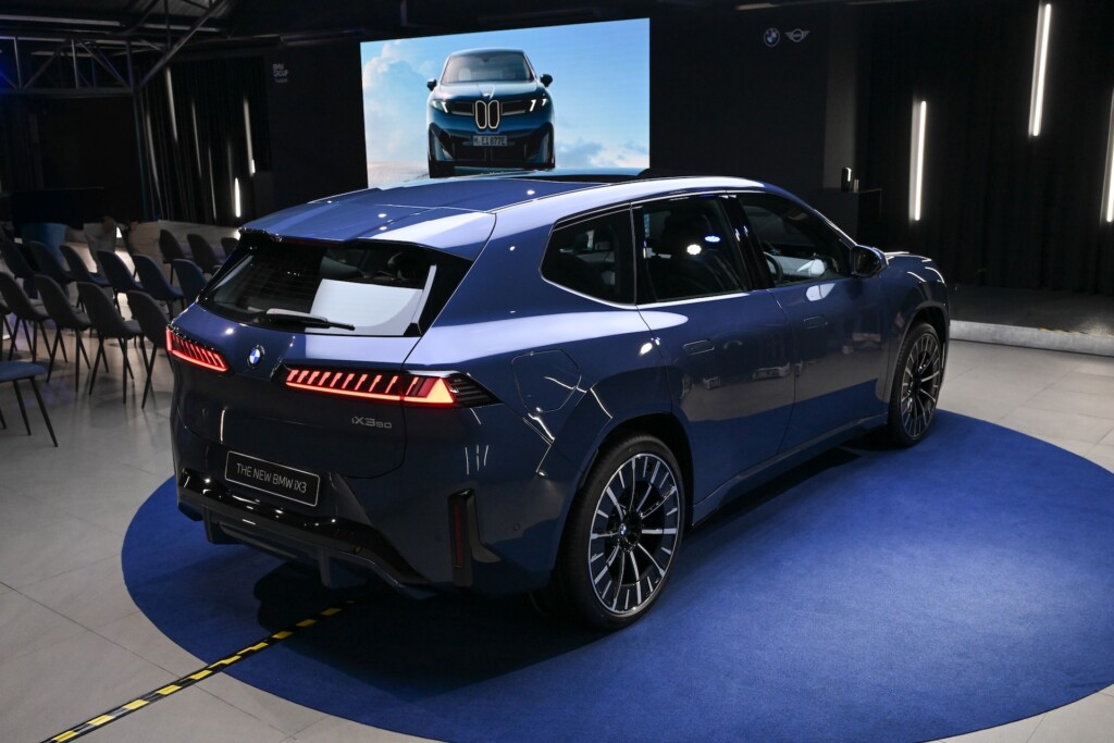 BMW iX3