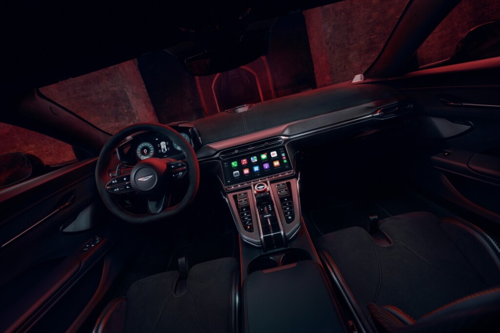 Aston Martin Vantage S cabin