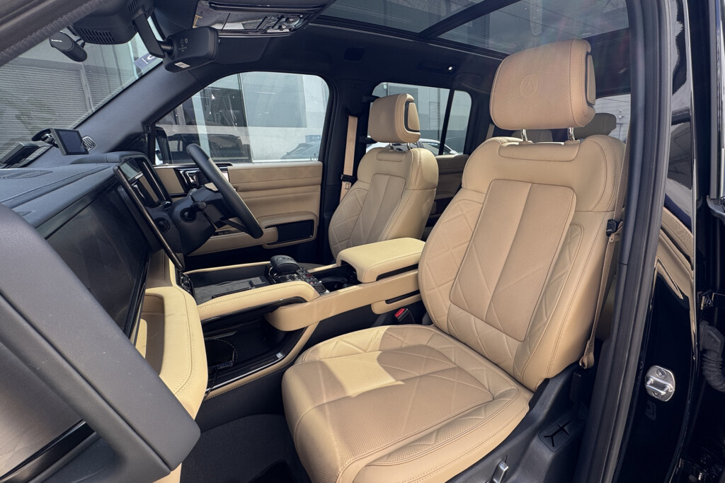 Denza B5 front seats