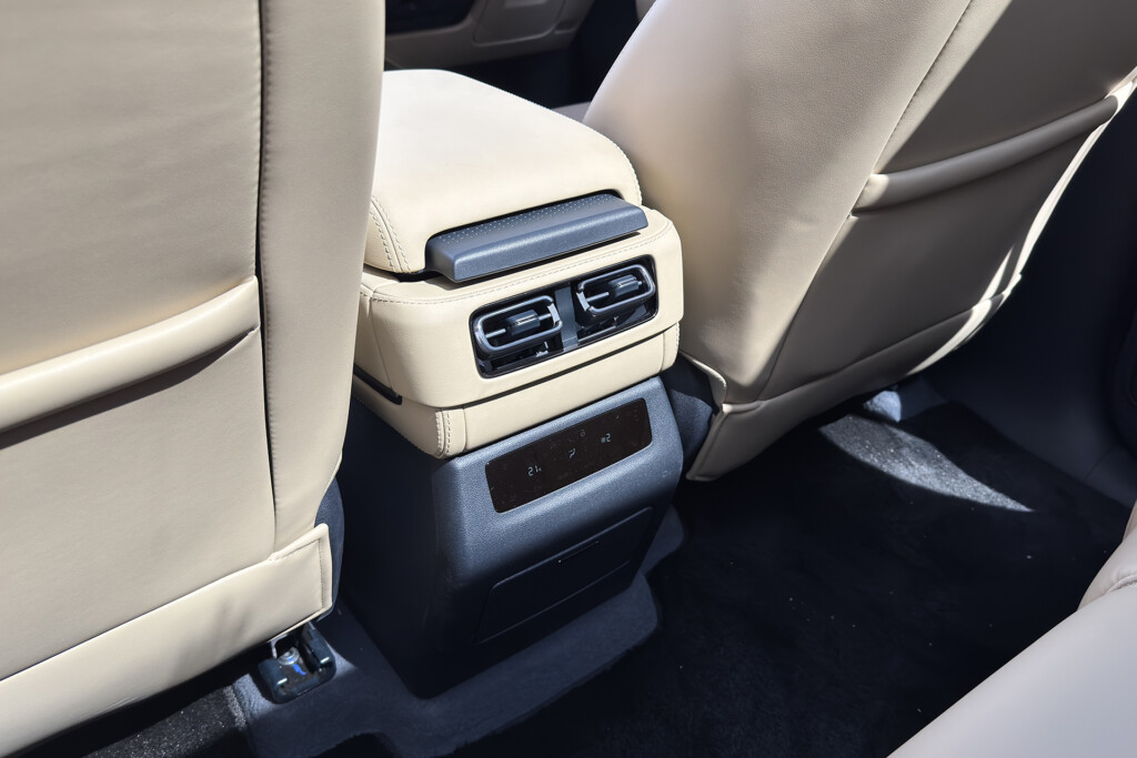 Denza B5 rear aircon