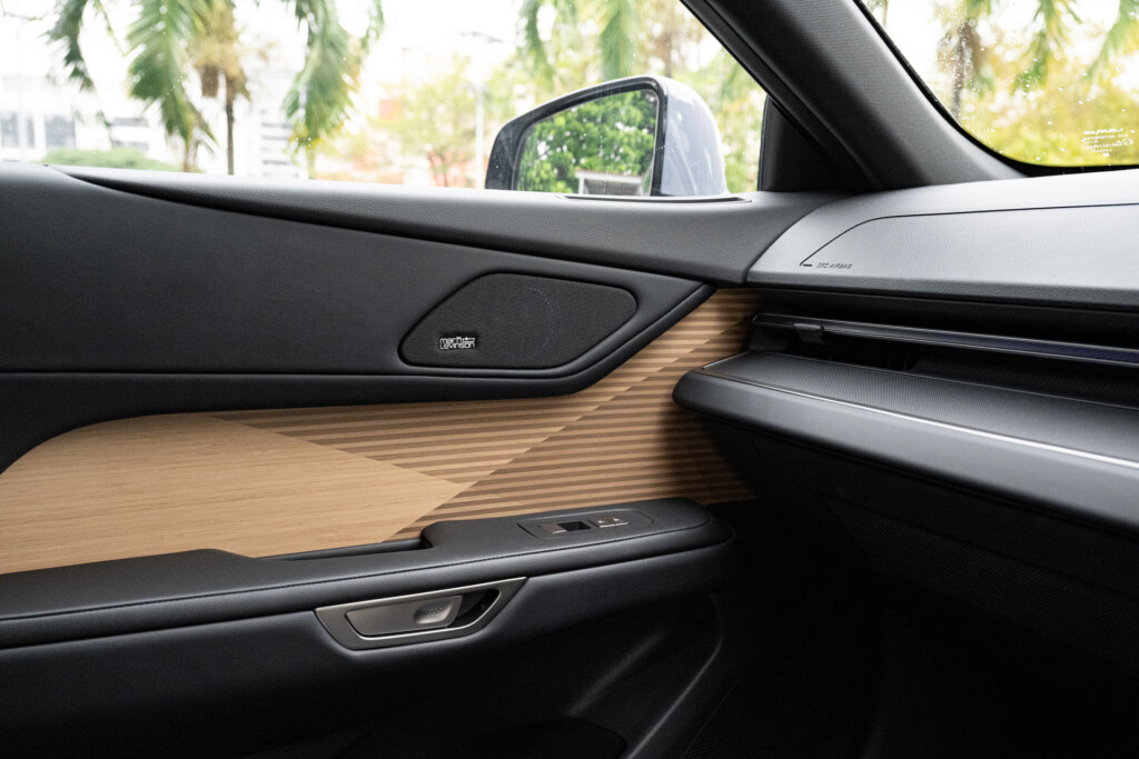 Lexus ES Electric ES350e mark and levinson