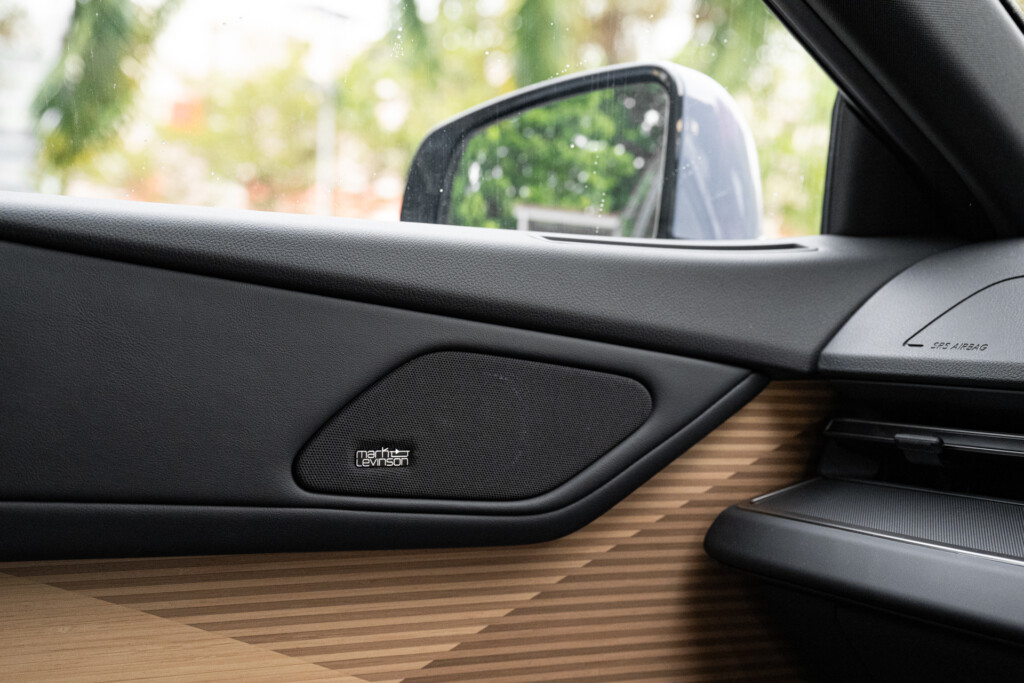 Lexus ES Electric ES350e mark and levinson
