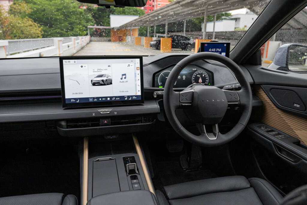 Lexus ES Electric ES350e cabin