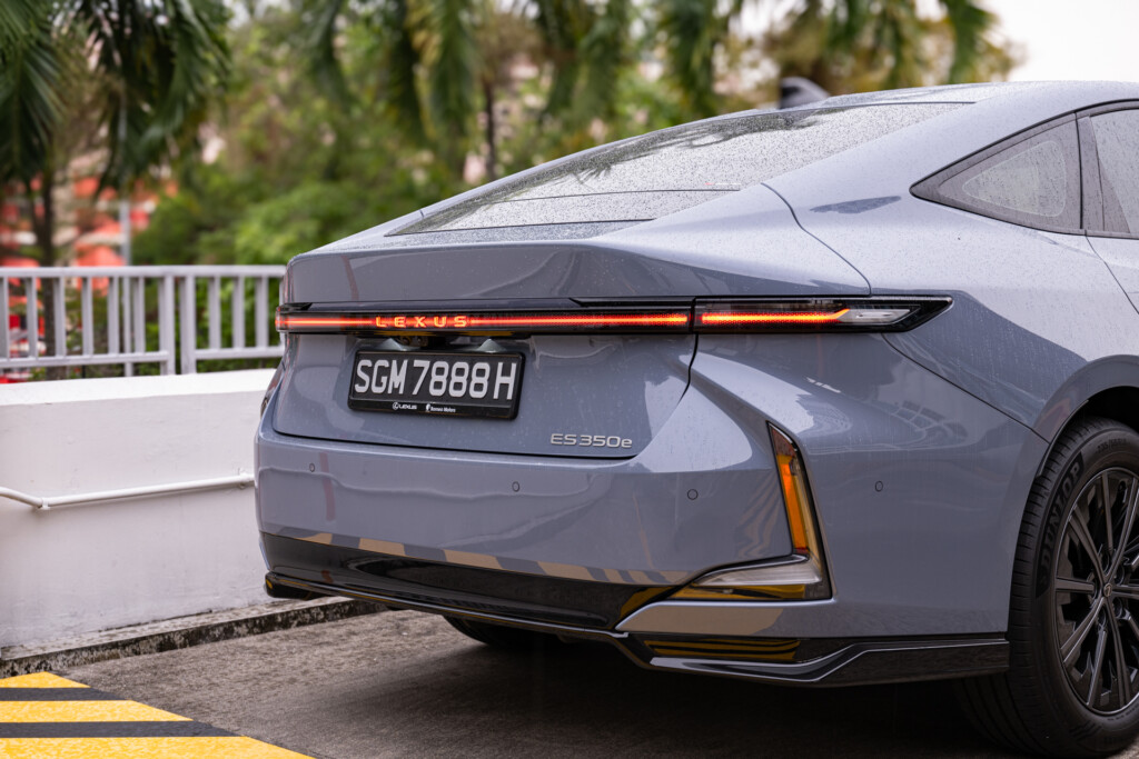 Lexus ES Electric ES350e