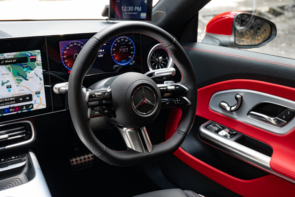Mercedes-Benz CLA250+ Electric steering wheel