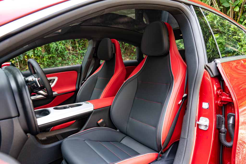 Mercedes-Benz CLA250+ Electric front seats