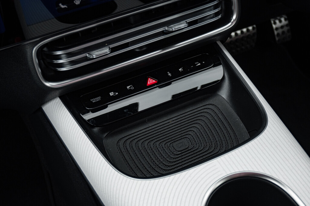 Mercedes-Benz GLB 250+ Electric wireless charger