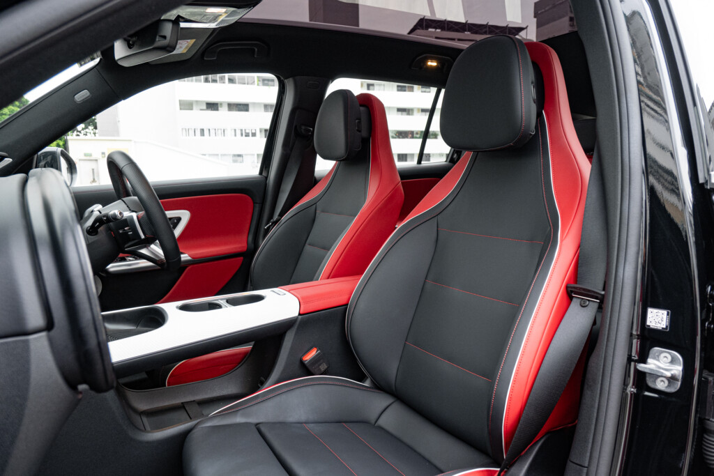 Mercedes-Benz GLB 250+ Electric front seats