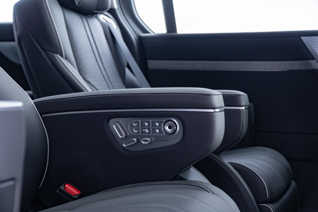 XPeng X9 Pro second row of seats