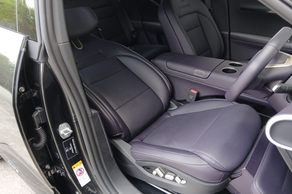 Avatr 07 front seats